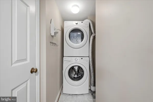$2,350 | 3856 Porter Street Northwest, Unit D370, Washington, DC 20016
