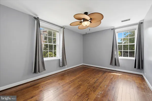 $2,350 | 3856 Porter Street Northwest, Unit D370, Washington, DC 20016