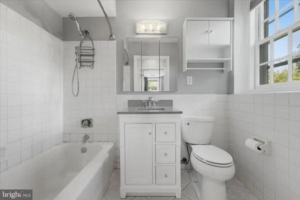 $2,350 | 3856 Porter Street Northwest, Unit D370, Washington, DC 20016