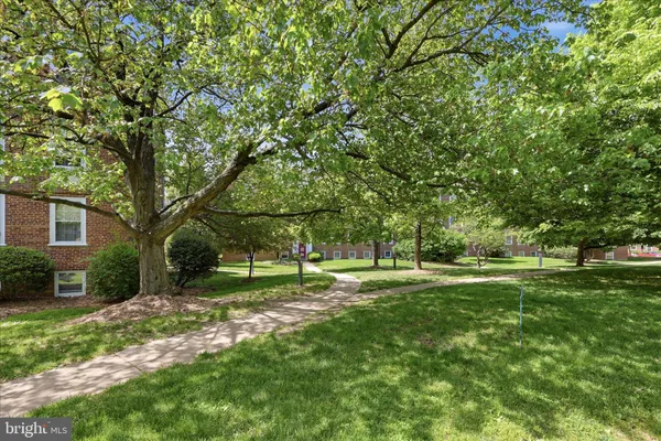 $2,350 | 3856 Porter Street Northwest, Unit D370, Washington, DC 20016