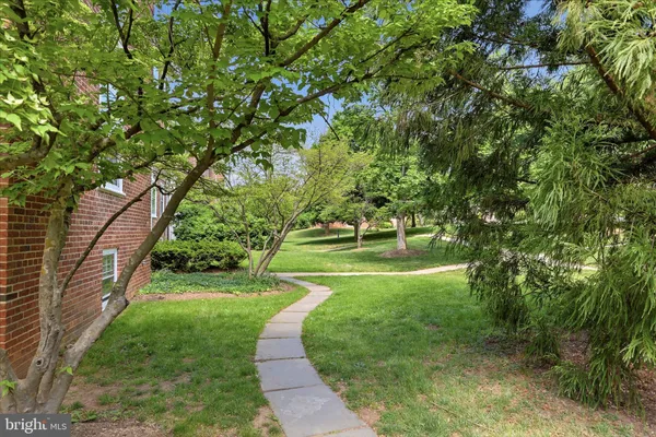 $2,350 | 3856 Porter Street Northwest, Unit D370, Washington, DC 20016