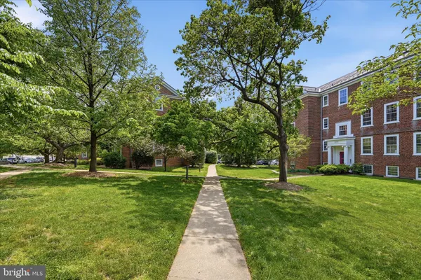 $2,350 | 3856 Porter Street Northwest, Unit D370, Washington, DC 20016