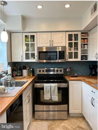 $2,350 | 3856 Porter Street Northwest, Unit D370, Washington, DC 20016