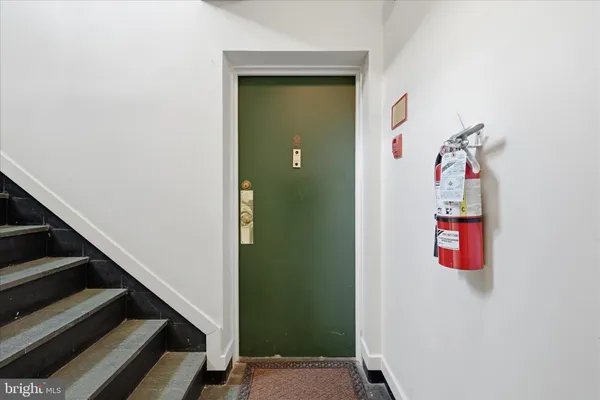 $2,350 | 3856 Porter Street Northwest, Unit D370, Washington, DC 20016