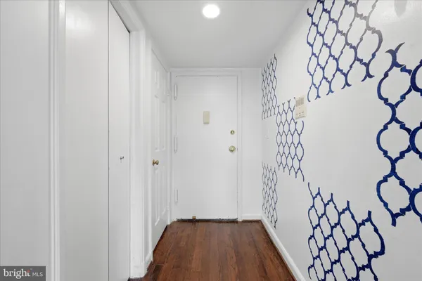$2,350 | 3856 Porter Street Northwest, Unit D370, Washington, DC 20016