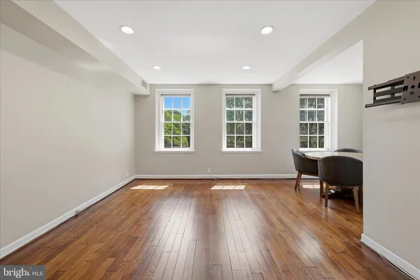 $2,350 | 3856 Porter Street Northwest, Unit D370, Washington, DC 20016