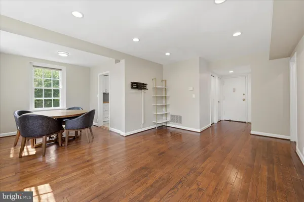 $2,350 | 3856 Porter Street Northwest, Unit D370, Washington, DC 20016
