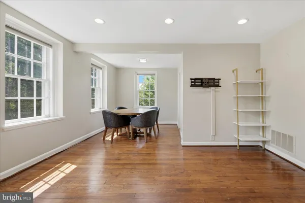 $2,350 | 3856 Porter Street Northwest, Unit D370, Washington, DC 20016