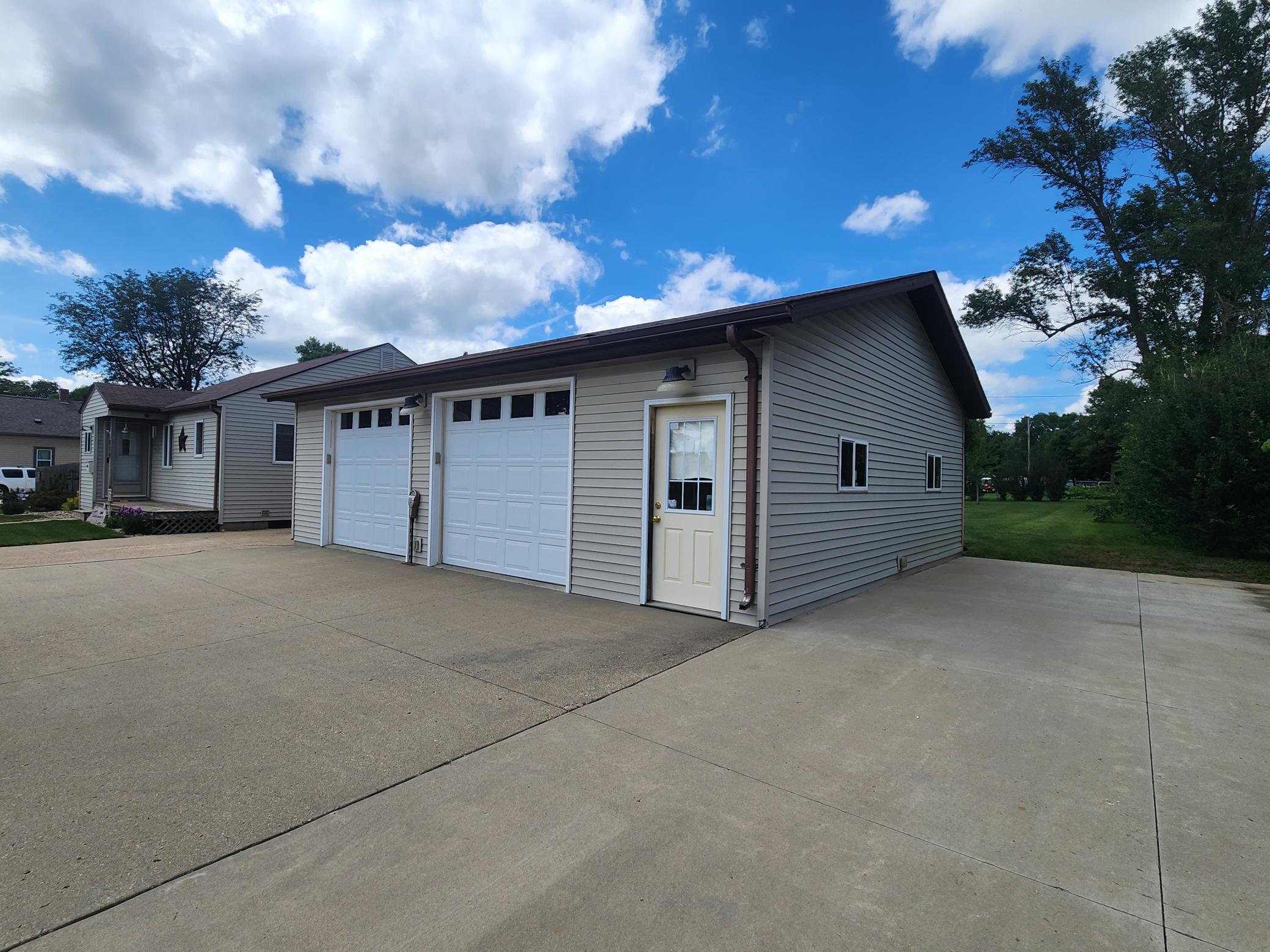 819 2nd Street Southwest Pipestone, MN 56164 - Photo 5 of 28