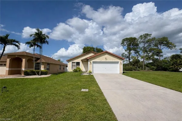 $2,350 | 839 108th Avenue North, Naples, FL 34108