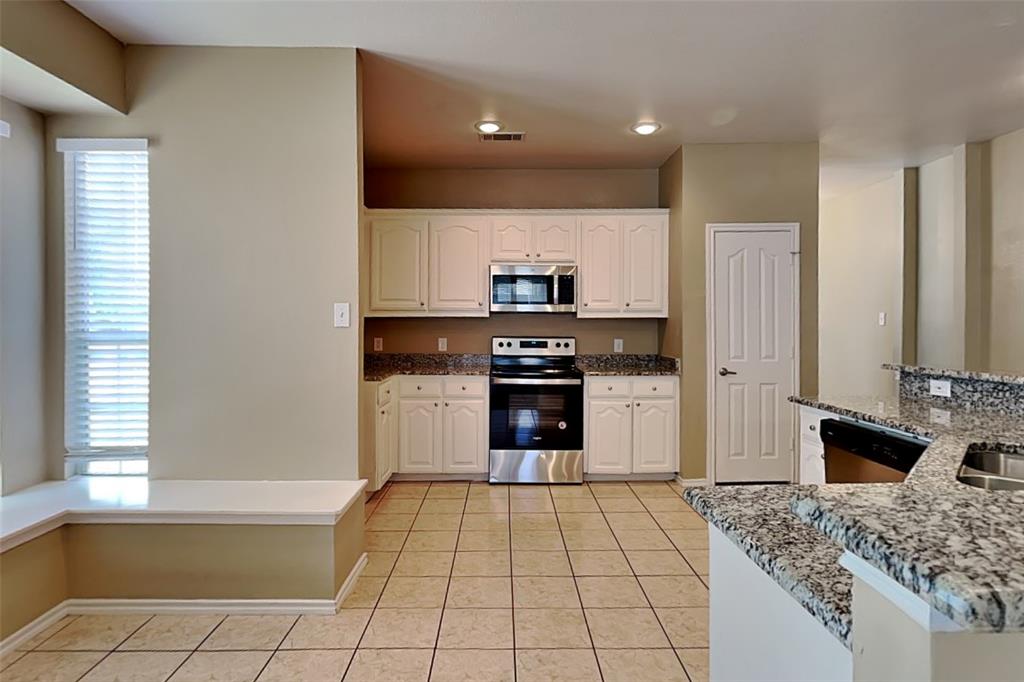 10876 Hawks Landing Road Fort Worth, TX 76052 - Photo 4 of 18