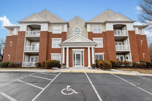 $249,900 | 605 Wyndhurst Drive, Unit 202, Lynchburg, VA 24502