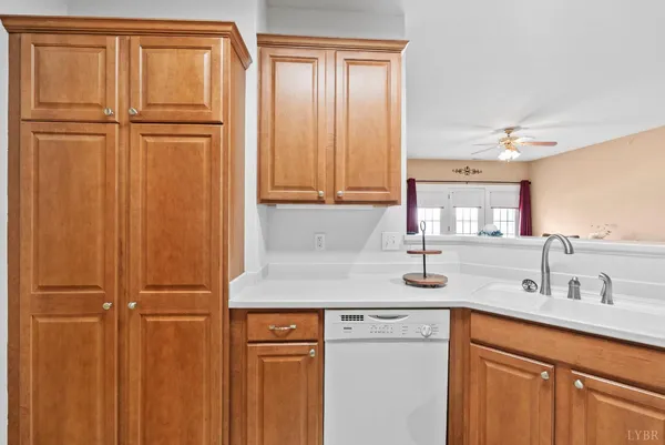 $249,900 | 605 Wyndhurst Drive, Unit 202, Lynchburg, VA 24502