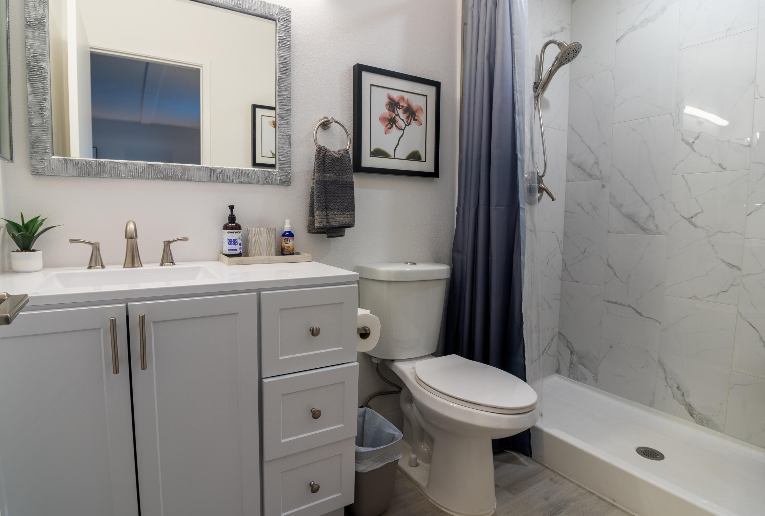 2415 Los Patos Drive Palm Springs, CA 92264 - Photo 11 of 17 a bathroom with a toilet sink and shower
