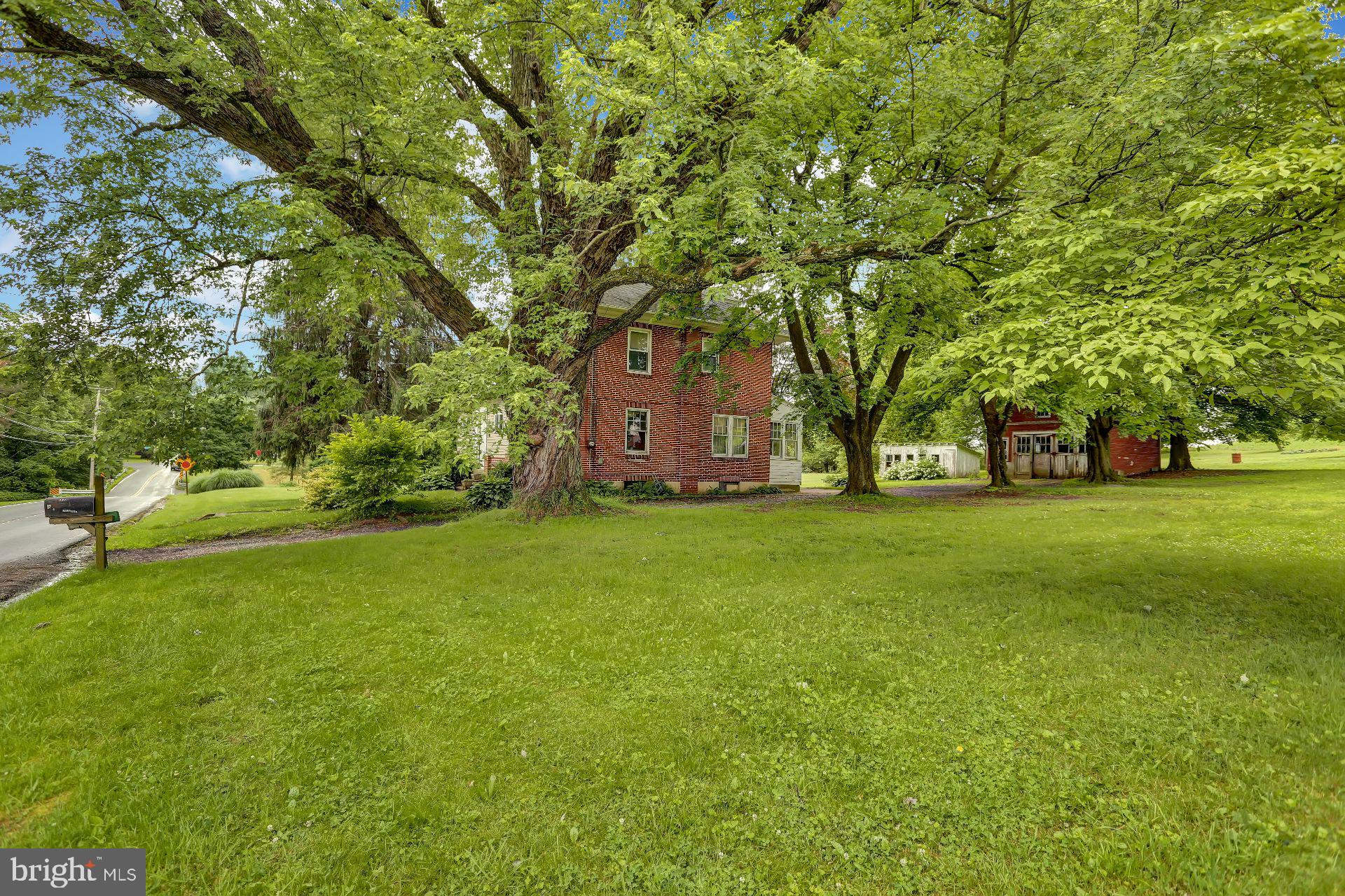 372 Antietam Road Temple, PA 19560 - Photo 4 of 42