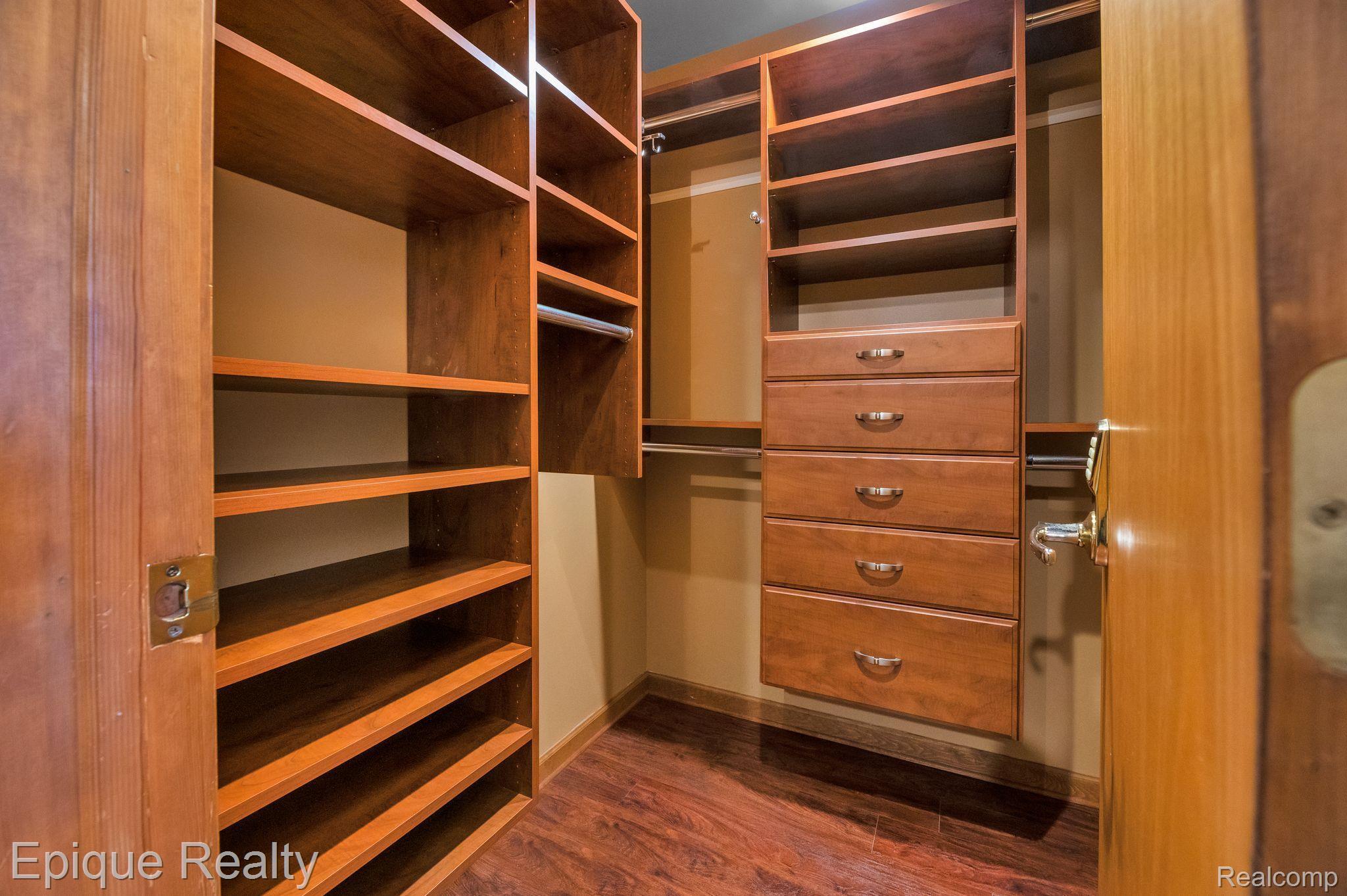 9633 Ridge Top Trail Clarkston, MI 48348 - Photo 20 of 32 California closet #2