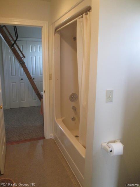 28689 Chatham Road Grosse Ile, MI 48138 - Photo 28 of 41 IMG_6292.jpg