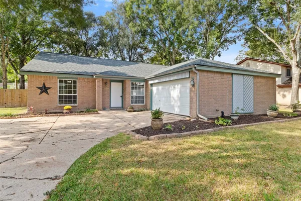 $340,000 | 1207 Yorkshire Drive, Friendswood, TX 77546