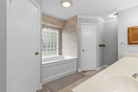 $350,000 | 1207 Yorkshire Drive, Friendswood, TX 77546