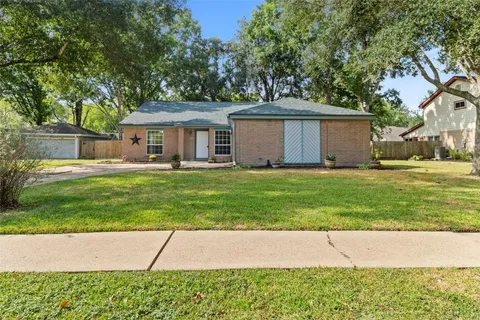 $340,000 | 1207 Yorkshire Drive, Friendswood, TX 77546