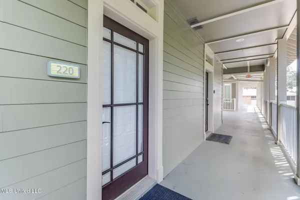 $1,975 | 922 Porter Avenue, Unit 220, Ocean Springs, MS 39564