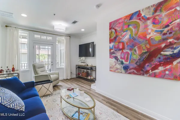 $1,975 | 922 Porter Avenue, Unit 220, Ocean Springs, MS 39564