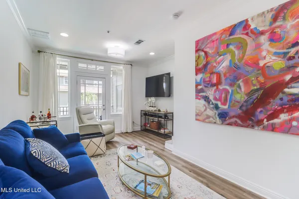 $1,975 | 922 Porter Avenue, Unit 220, Ocean Springs, MS 39564