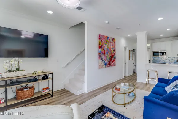 $1,975 | 922 Porter Avenue, Unit 220, Ocean Springs, MS 39564