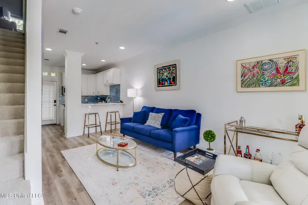 $1,975 | 922 Porter Avenue, Unit 220, Ocean Springs, MS 39564