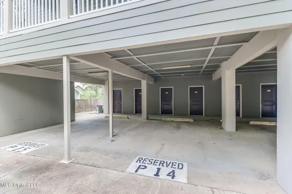 $1,975 | 922 Porter Avenue, Unit 220, Ocean Springs, MS 39564