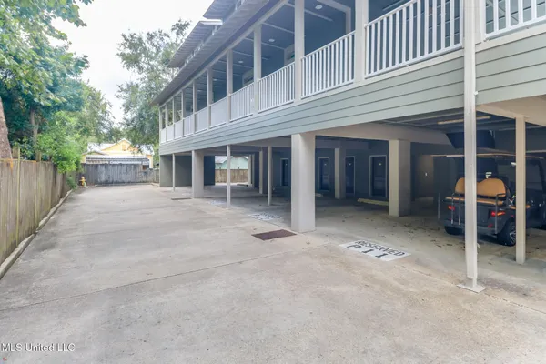 $1,975 | 922 Porter Avenue, Unit 220, Ocean Springs, MS 39564