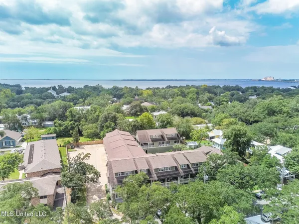 $1,975 | 922 Porter Avenue, Unit 220, Ocean Springs, MS 39564