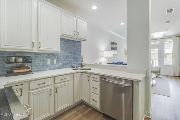 $1,975 | 922 Porter Avenue, Unit 220, Ocean Springs, MS 39564