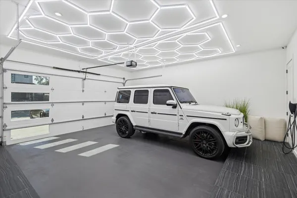 $4,599,000 | 4002 Meadow Lake Lane, Houston, TX 77027