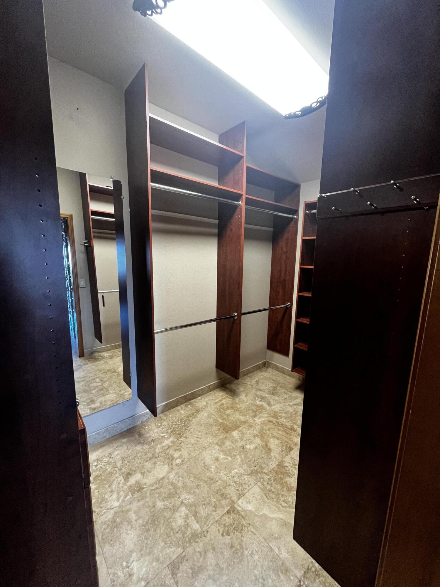 11147 Kestrel Road Klamath Falls, OR 97601 - Photo 33 of 66 Primary closet