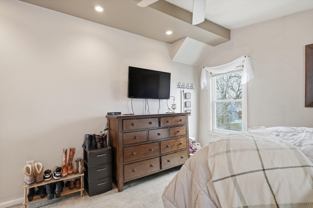 9 Saunders Road Lynn, MA 01904 - Photo 20 of 40 Gallery Image 20