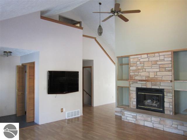 303 Bass Lake Road Traverse City, MI 49685 - Photo 4 of 32 1741590-3.JPG