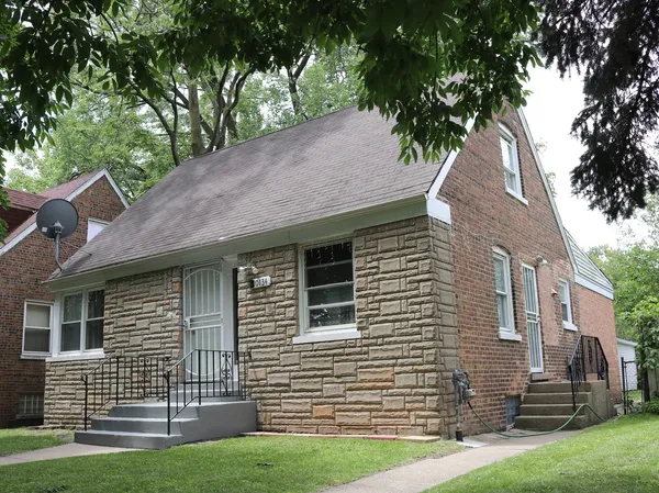$280,000 | 10134 South Bensley Avenue, Chicago, IL 60617