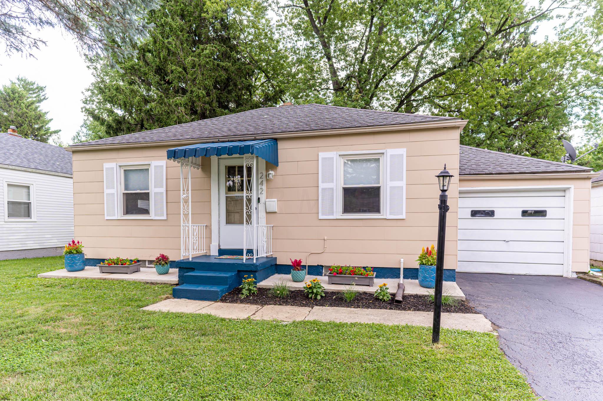 242 Lowell Road Columbus, OH 43209 - Photo 4 of 36