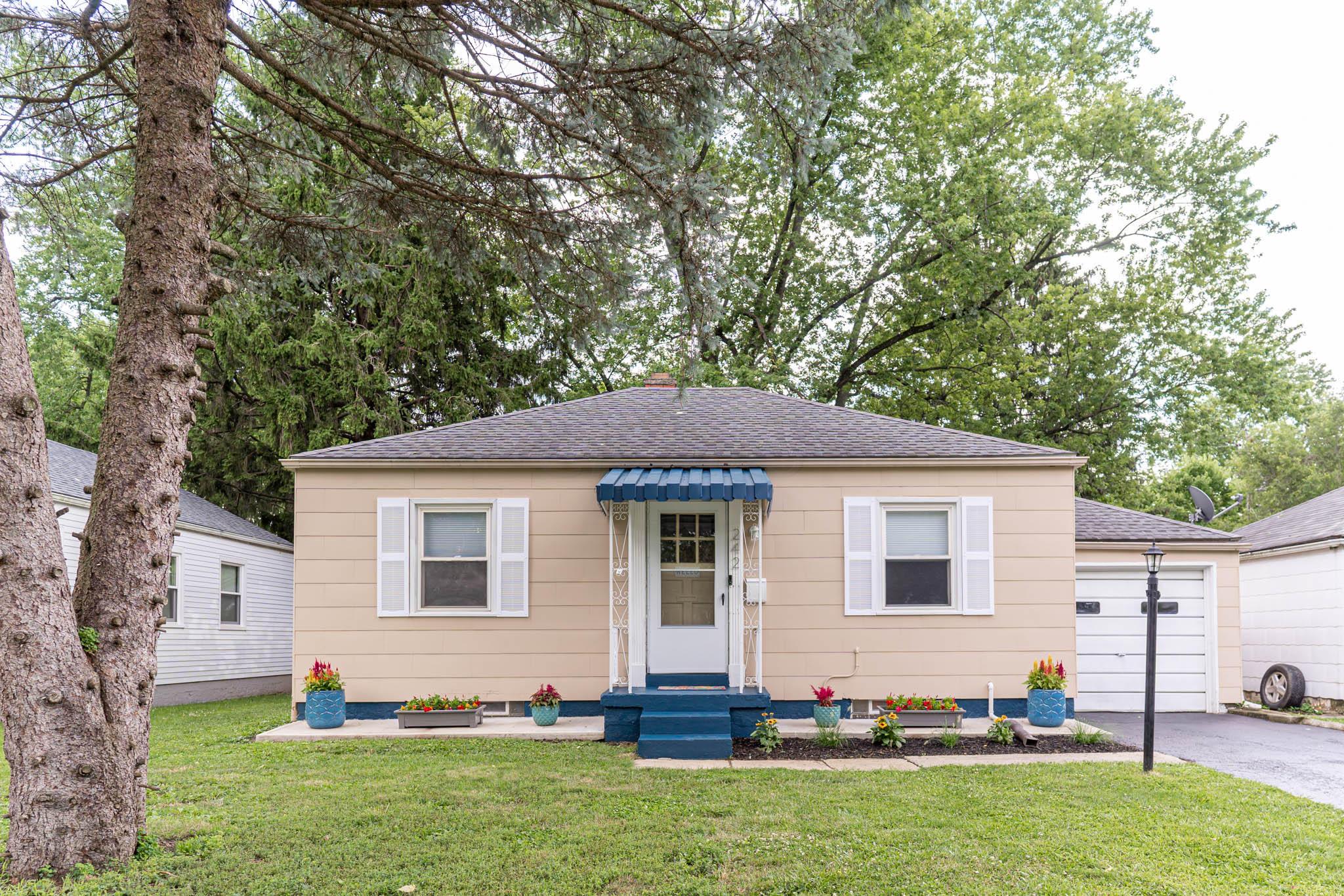242 Lowell Road Columbus, OH 43209 - Photo 5 of 36