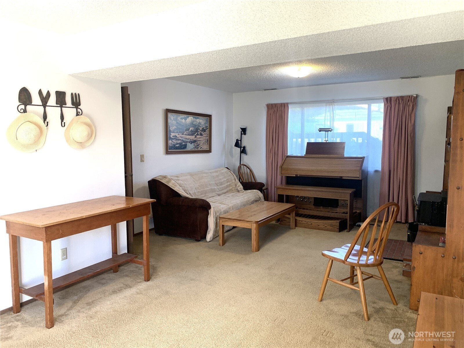 416 Meade Avenue Sumner, WA 98390 - Photo 21 of 39 a living room with furniture a piano and wooden floor