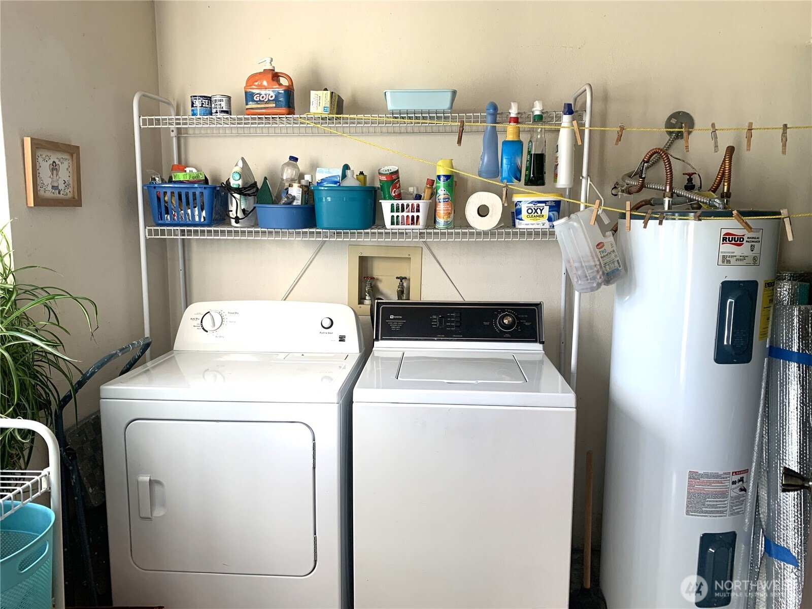 416 Meade Avenue Sumner, WA 98390 - Photo 22 of 39 a utility room with dryer and washer