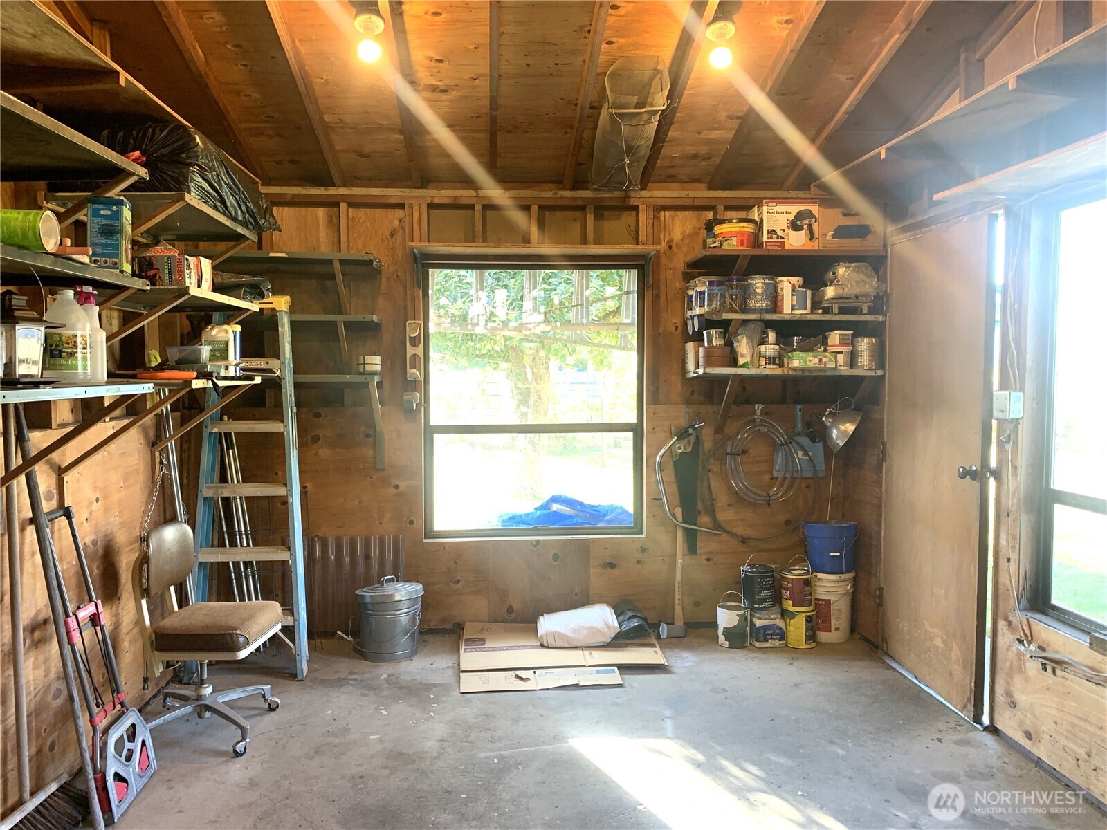 416 Meade Avenue Sumner, WA 98390 - Photo 27 of 39 a living room with furniture and a window