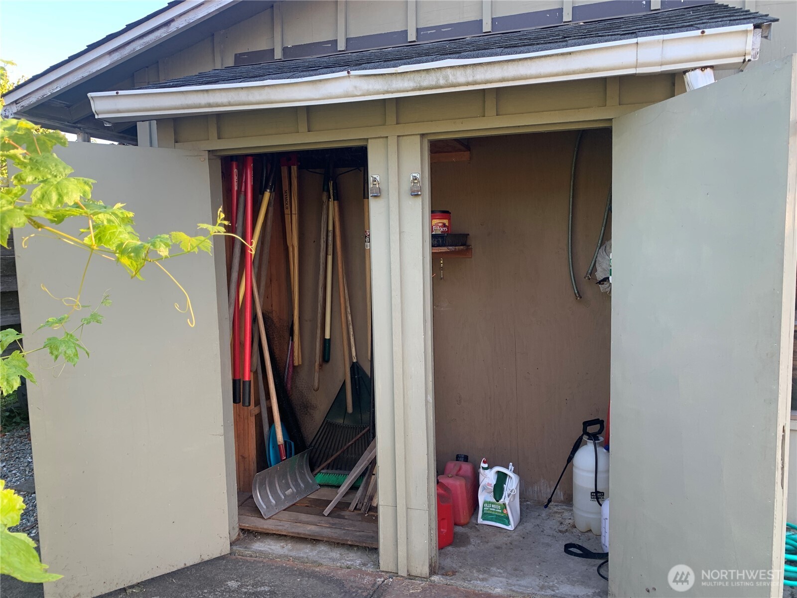 416 Meade Avenue Sumner, WA 98390 - Photo 29 of 39 a view of a storage room