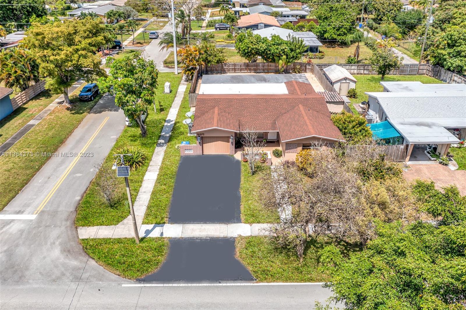 4419 West Park Road Hollywood, FL 33021 - Photo 2 of 34 Gallery Image 2