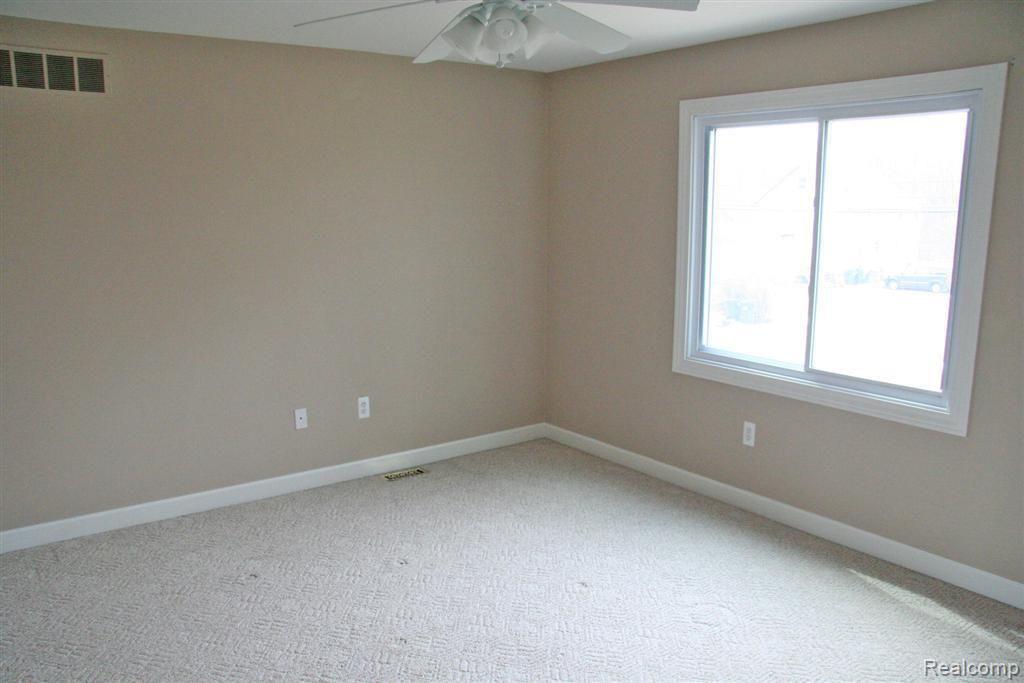3202 Emmons Avenue Rochester, MI 48307 - Photo 6 of 9 06 Master Bedroom