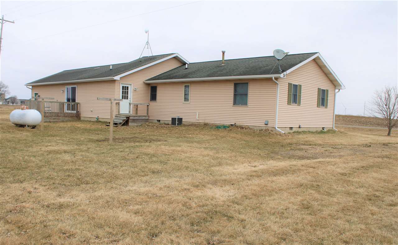 11302 South Shepherd Road Shepherd, MI 48883 - Photo 3 of 28 1885066-2.JPG