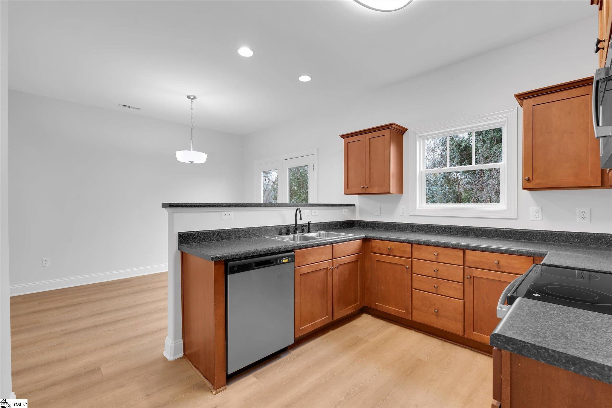 9 Jay Street Greenville, SC 29601 - Photo 14 of 34