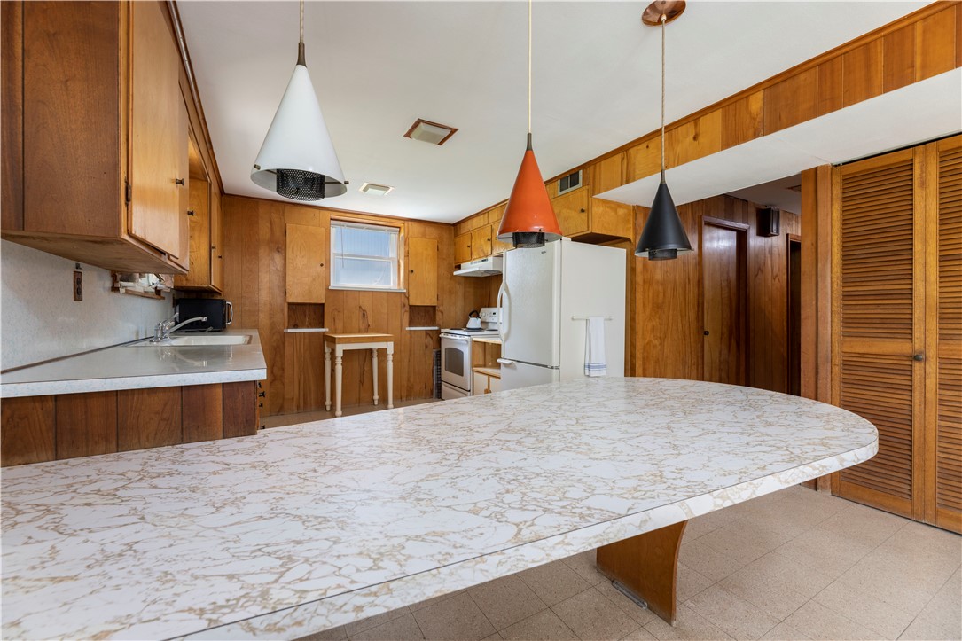 145 East Shore Road Narragansett, RI 02882 - Photo 5 of 42