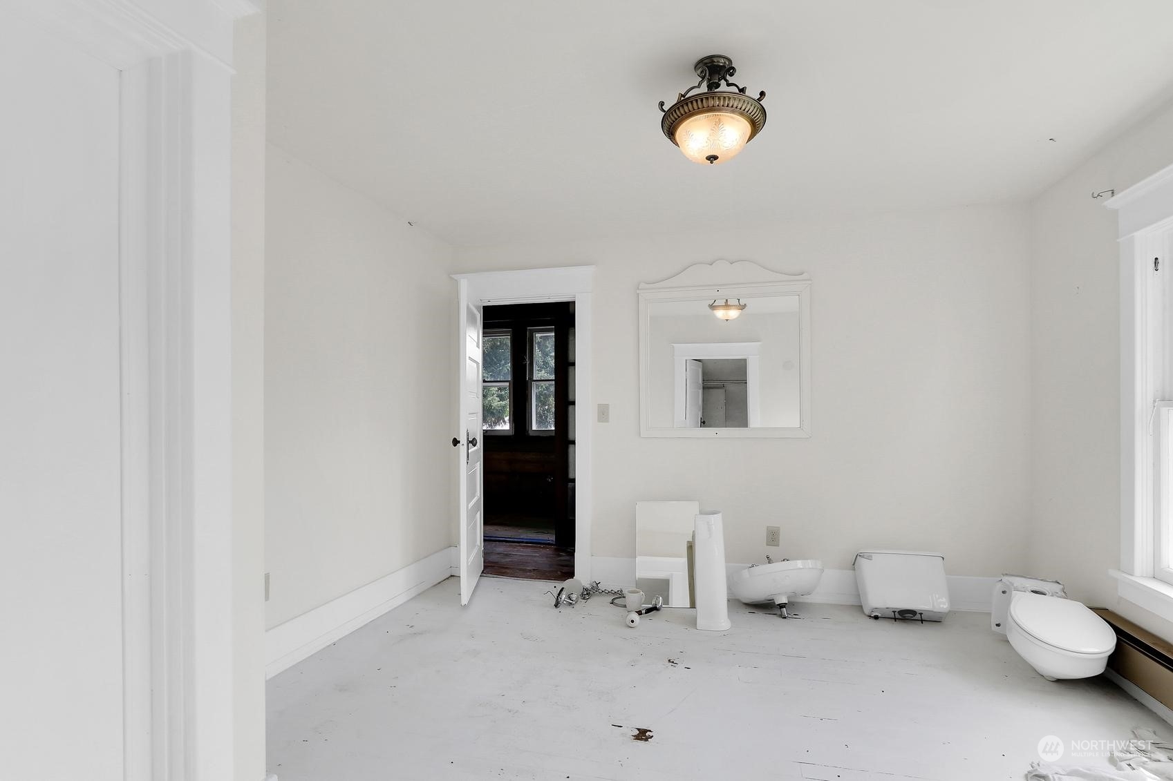 375 East Sunset Way Issaquah, WA 98027 - Photo 22 of 26 a bathroom with a toilet